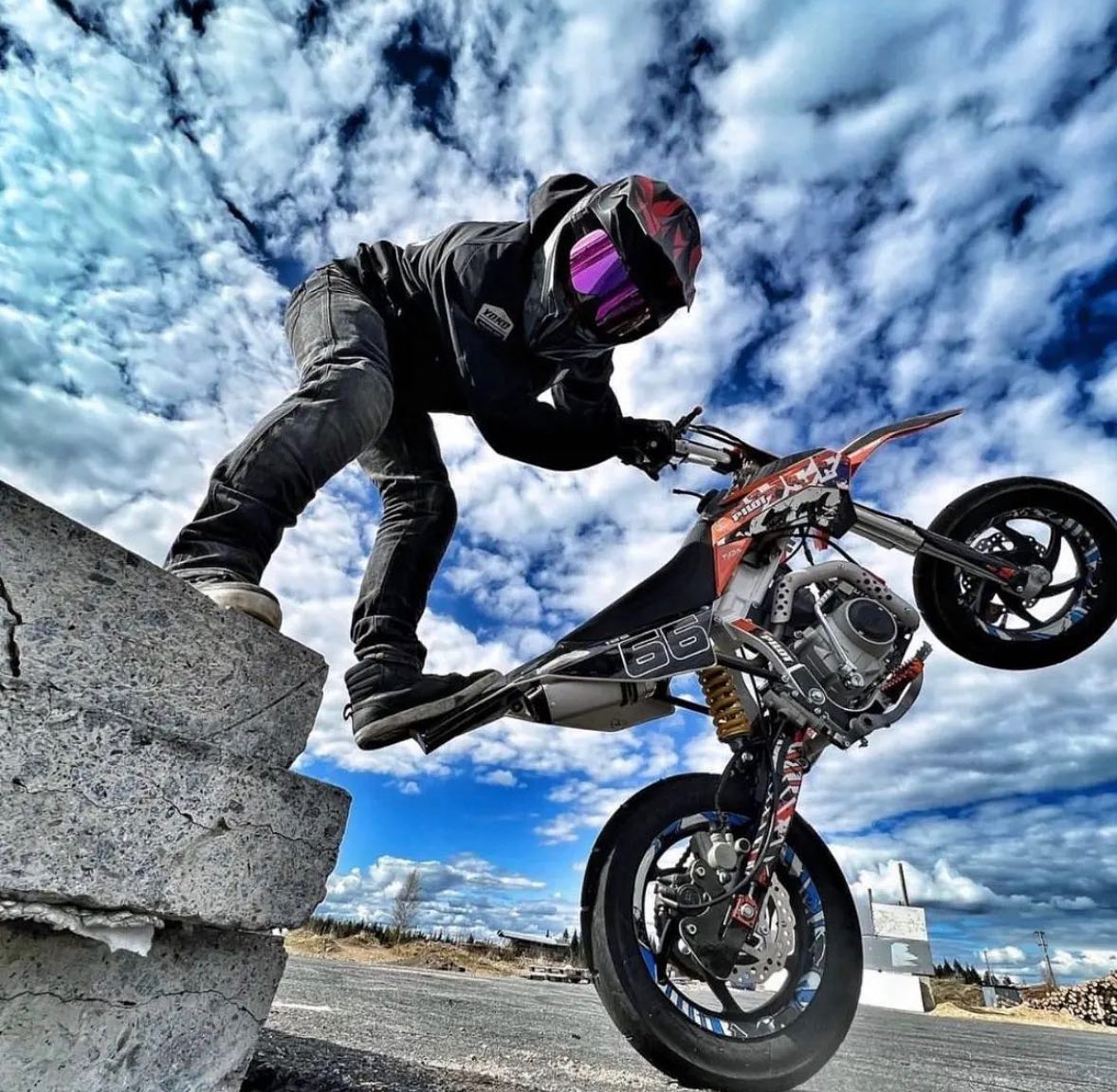 Ready for a new week ?! 💪🤛
—
#ycf #supermoto #moto #motorcycle