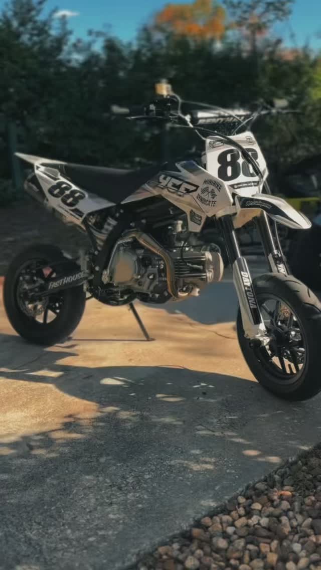 SM F190 🖤🤍😈
—
#ycf #supermoto #moto